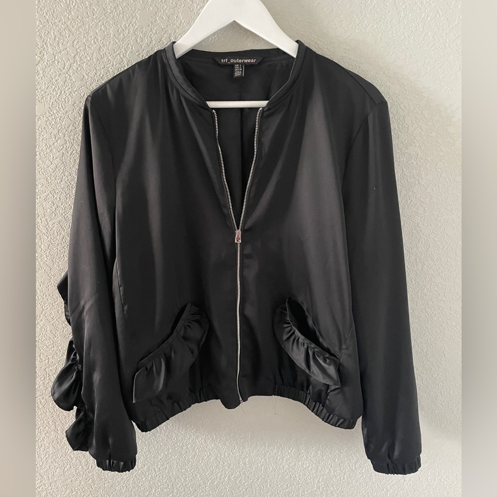 Black polyester women’s light jacket